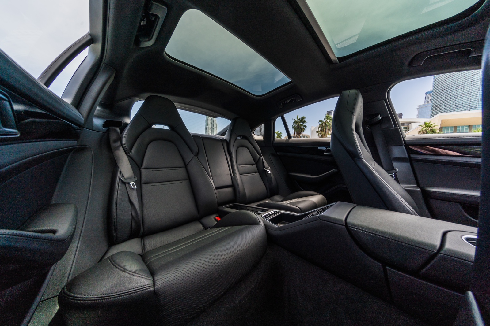 Porsche Panamera 4 E-Hybrid White/Black - thumbnail 10