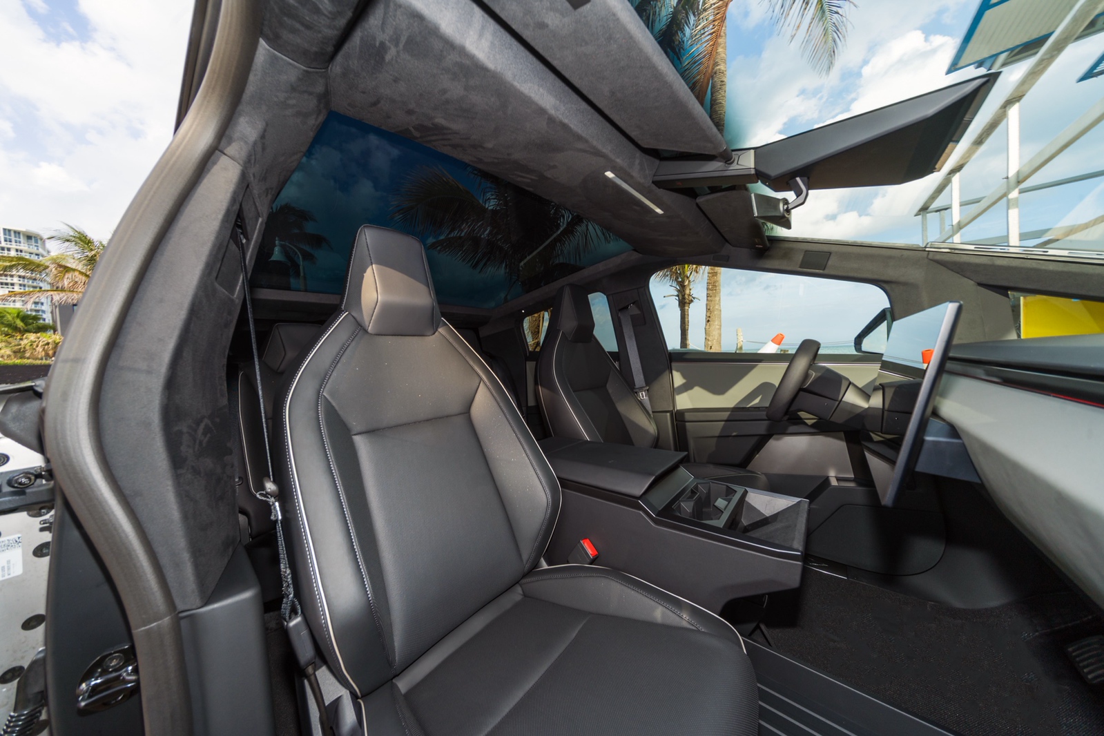 Tesla Cybertruck AWD  - thumbnail 2