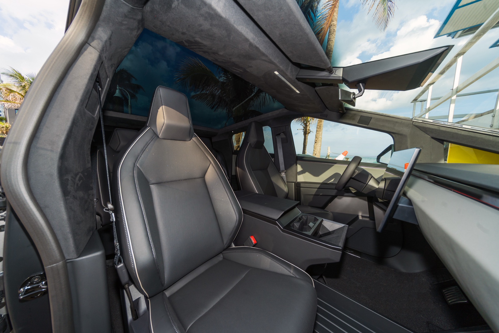 Tesla Cybertruck AWD  - thumbnail 3