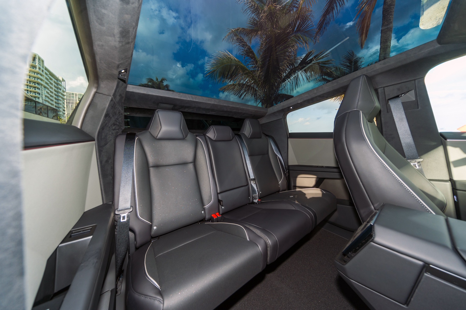 Tesla Cybertruck AWD  - thumbnail 6